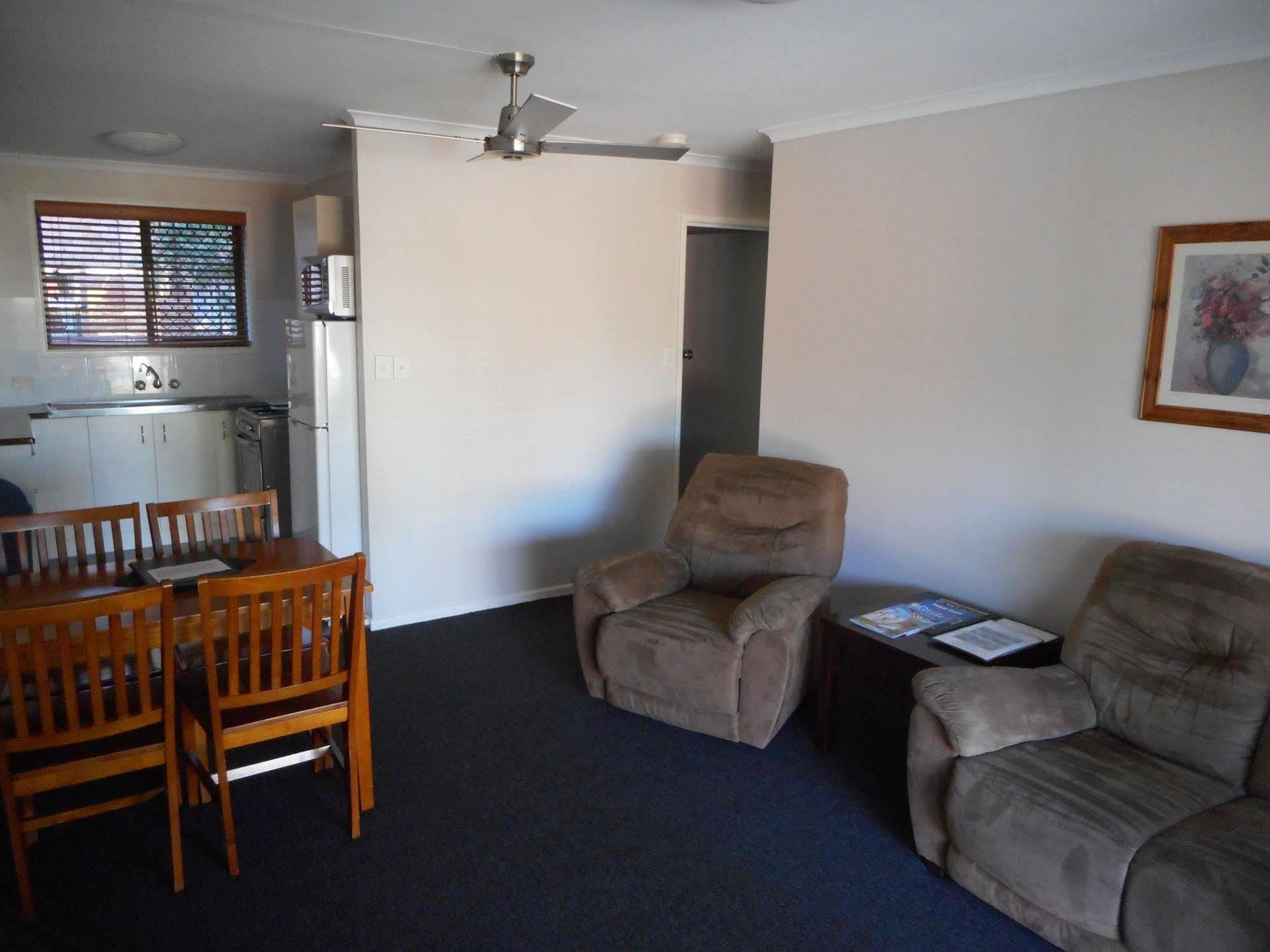 Hervey Bay Colonial Lodge Torquay Экстерьер фото